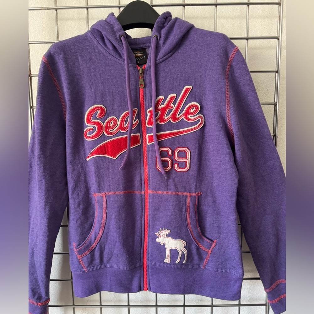 PRAIRIE MOUNTAIN Women’s Purple Seattle Hoodie with Red Accents Size Small